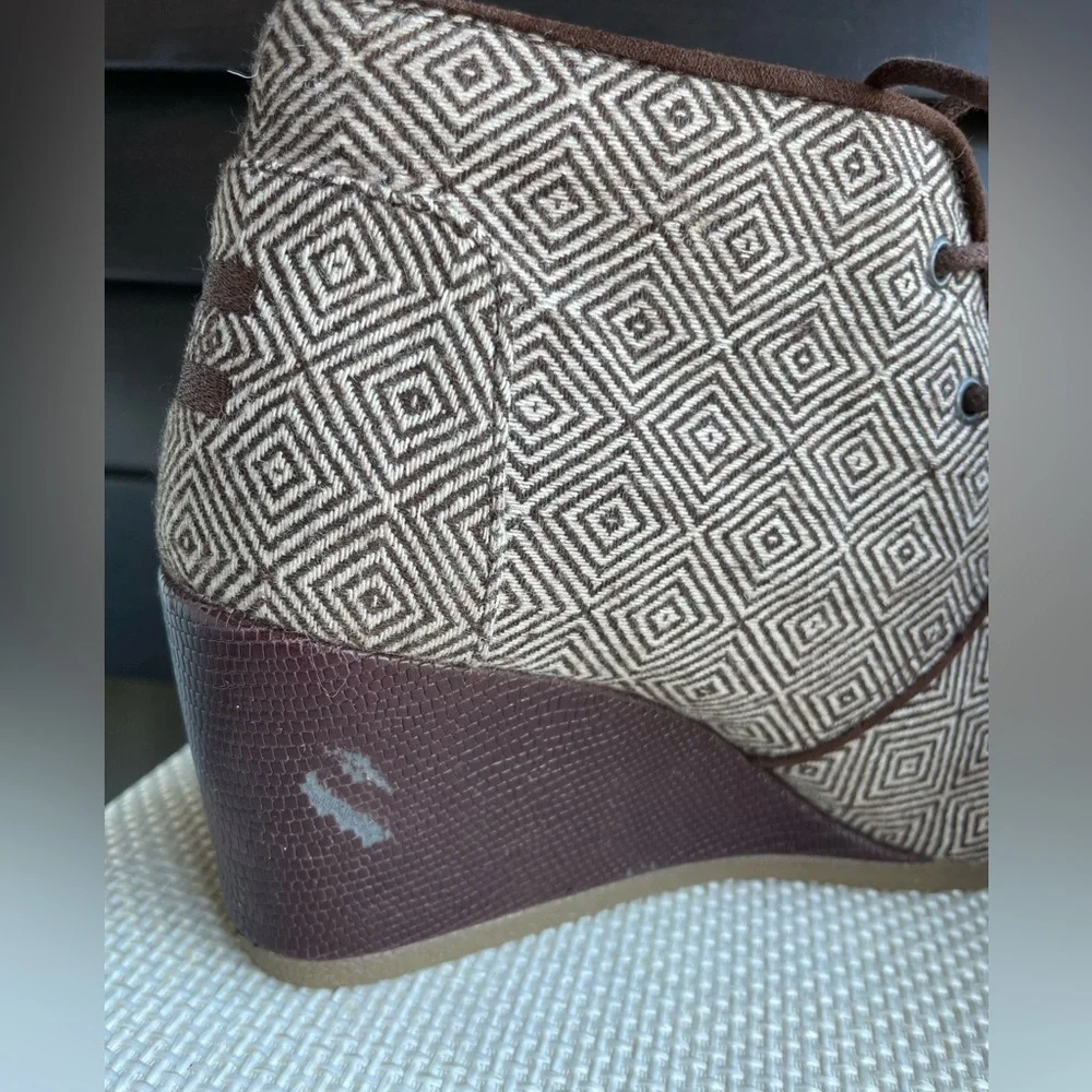 Tom’s Brown Wedge Heel Lace Up booties Size 7